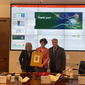 La professoressa Irene Bozzoni, la Direttrice Generale Edith Heard e il Prorettore alle Politiche per l’Internazionalizzazione Bruno Botta posano per una foto istituzionale.