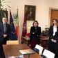 Foto della Rettrice, dell’Ambasciatrice e del direttore del Dipartimento di Scienze dell’antichità