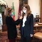 Foto della Rettrice e dell’Ambasciatrice