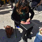 Rettrice che costriusce l'origami