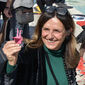 la rettrice Antonella Polimeni con l'origami 