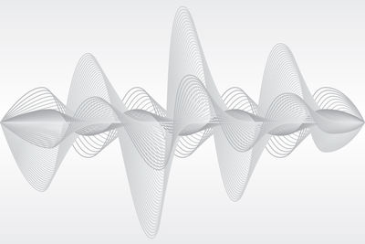 Le onde elettromagnetiche, tra cui luce, raggi X, microonde e onde radio, sono molto presenti nella vita quotidiana e si prestano a numerose applicazioni, grazie alla loro flessibilità e potenza: dalla trasmissione di informazioni e di energia ai radar, fino agli impieghi in medicina diagnostica e terapeutica. Tuttavia, le onde elettromagnetiche perdono di efficacia all’interno di alcuni materiali detti dissipativi che intralciano la loro propagazione determinandone la trasformazione in altre forme di energ